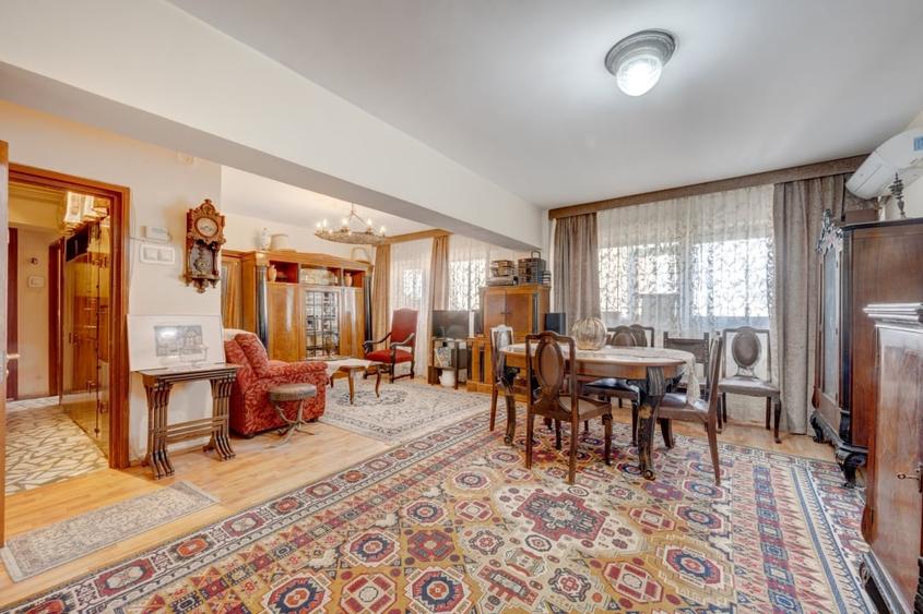 Apartament cu 4 camere semidecomandat, mobilat în 1 Mai