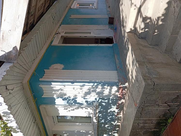 Casă cu Teren 215 Mp în Central
