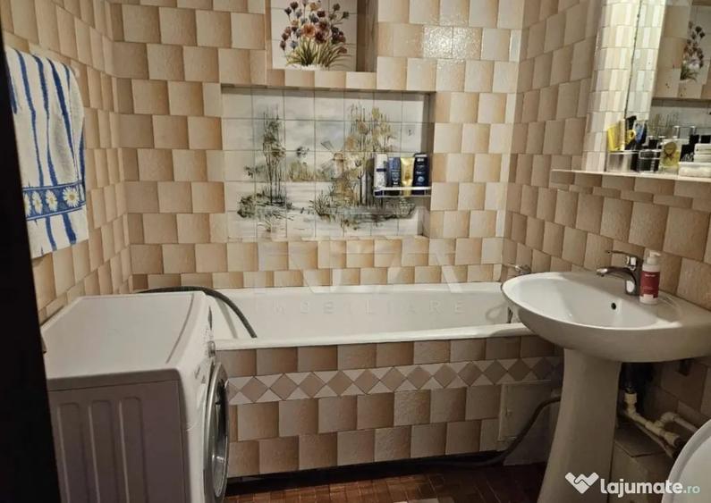 Apartament cu 3 camere semidecomandat în Gorjului