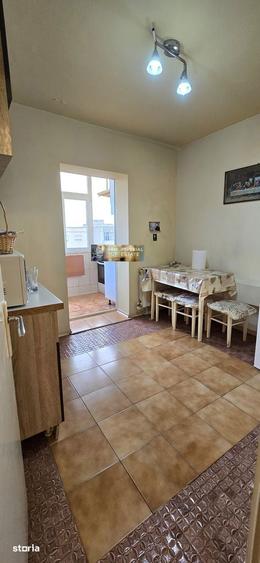 Apartament cu 3 camere decomandat în Casa de Cultură