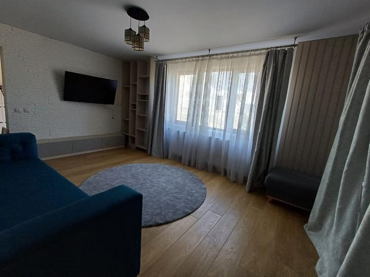 Casă individuală cu 5 camere cu Teren 375 Mp în Exterior Est