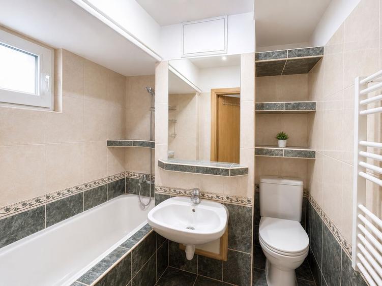 Apartament cu 3 camere decomandat, mobilat în Bucur Obor