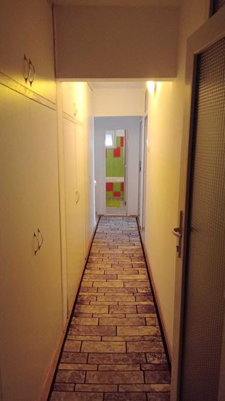 Apartament cu 3 camere decomandat în Alfa