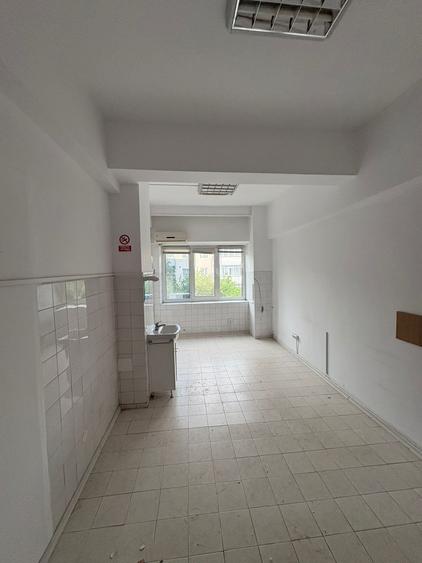 Spațiu comercial, de 17.5 mp, în Central