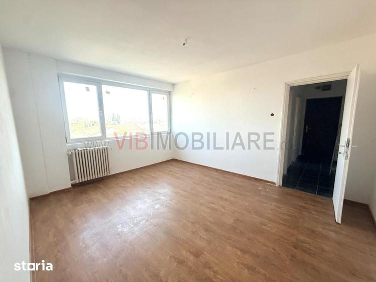 Apartament cu 3 camere în Tei