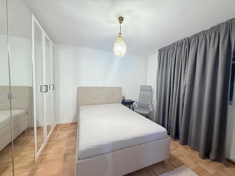 Apartament cu 3 camere decomandat în Drumul Taberei