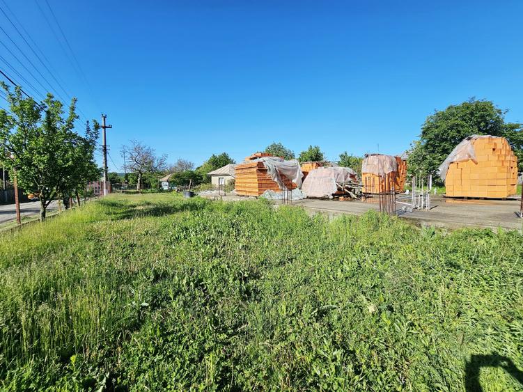 Teren Construcții intravilan de 1000 mp, în Lapoș