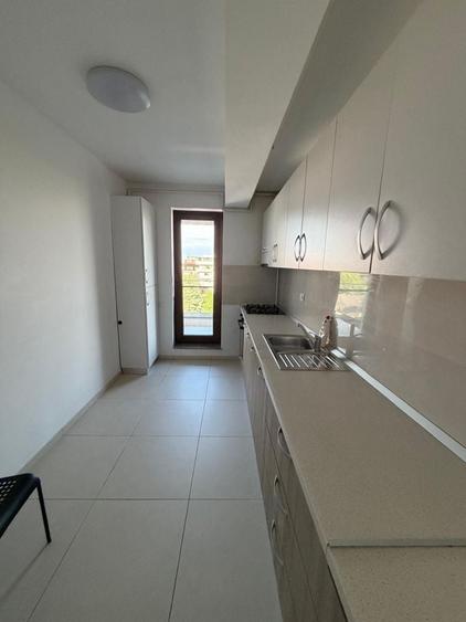 Apartament cu 4 camere decomandat în Sisești
