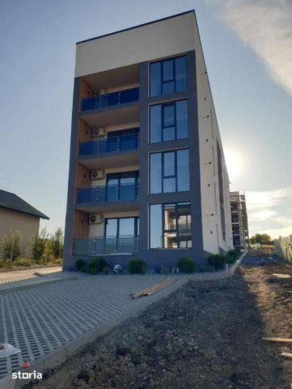 Apartament cu 3 camere decomandat în Rediu