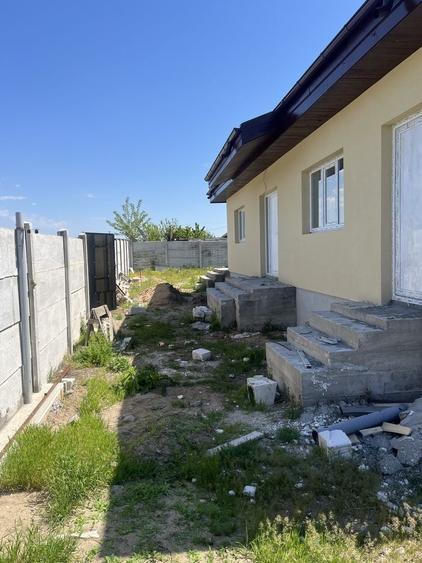 Casă cu 4 camere în Malu Mare