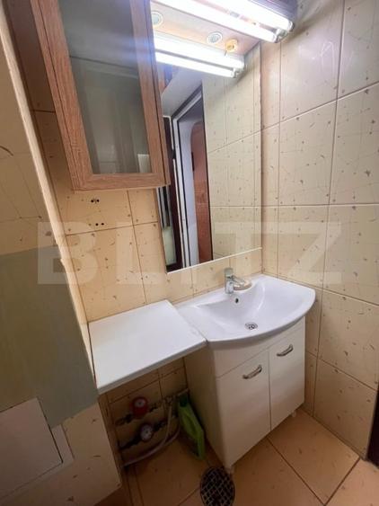 Garsonieră decomandată, mobilată în Podu Roș