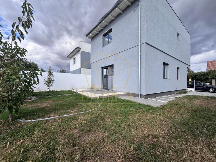 Casă individuală cu 4 camere cu Canalizare în Giarmata-Vii