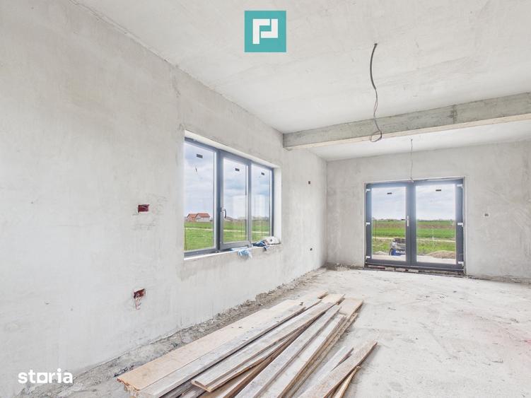 Casă cu 4 camere cu Teren 684 Mp în Zimandu Nou