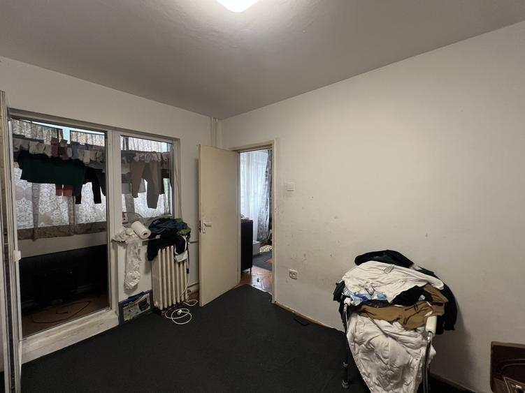Apartament cu 3 camere nedecomandat, mobilat în Girocului