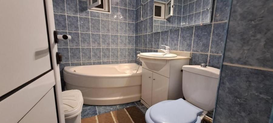 Apartament cu 3 camere decomandat, mobilat în Nicolina