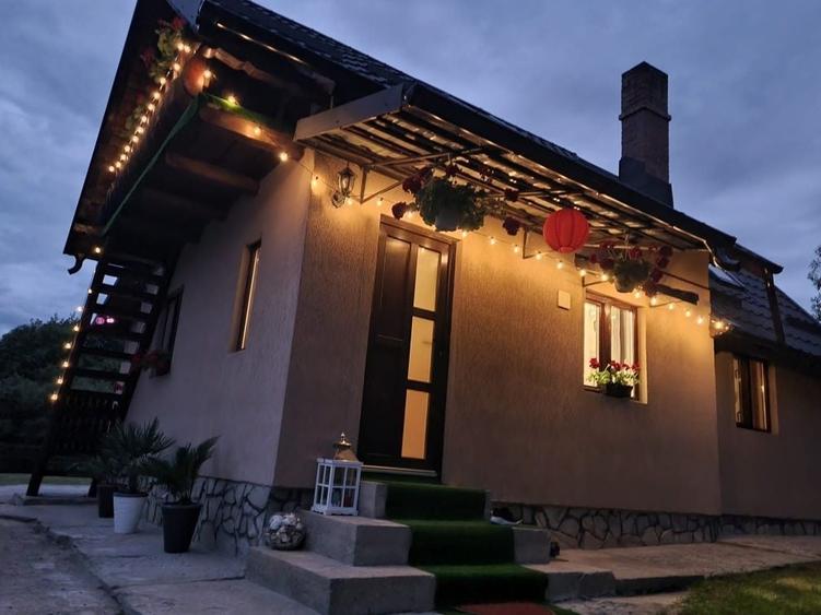 Casă cu 4 camere în Vama