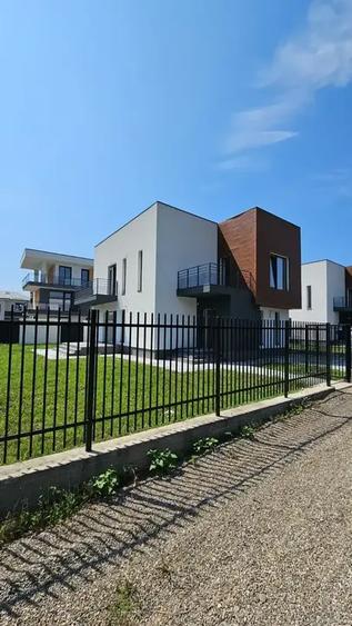 Casă individuală cu 4 camere cu Teren 420 Mp în Corbeanca