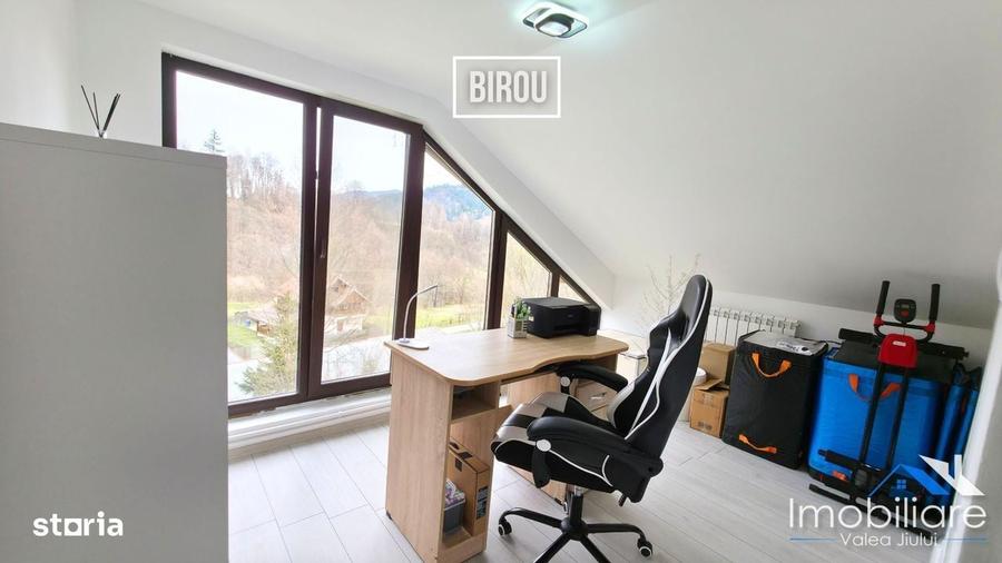 Casă cu 4 camere cu Teren 1711 Mp în Uric