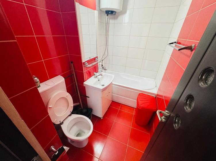 Apartament cu 3 camere semidecomandat în Crihala