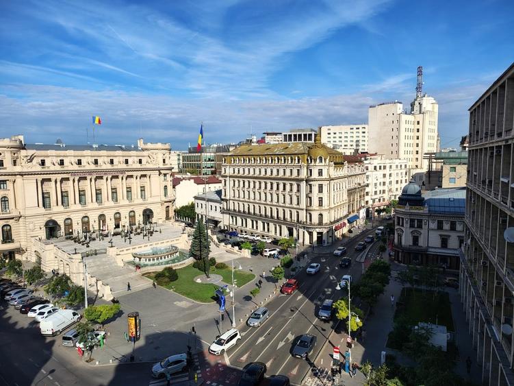 Apartament cu 3 camere decomandat, mobilat în P-ța Universității
