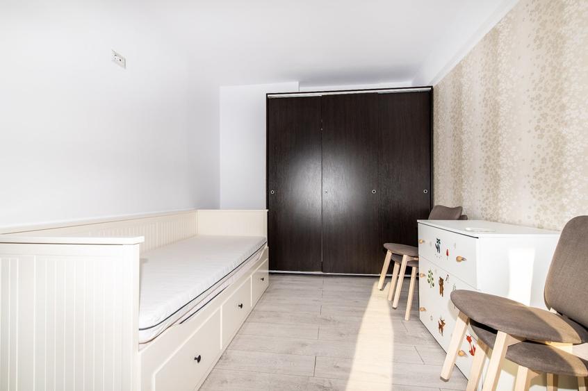 Apartament cu 4 camere decomandat, mobilat în Dămăroaia