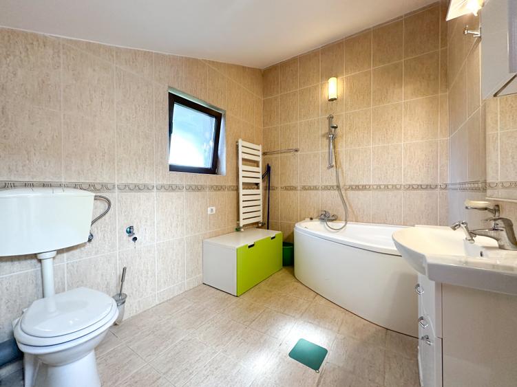 Duplex cu 4 camere cu Teren 124 Mp în Aviației