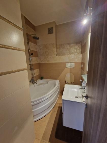 Apartament cu 3 camere decomandat în Copou