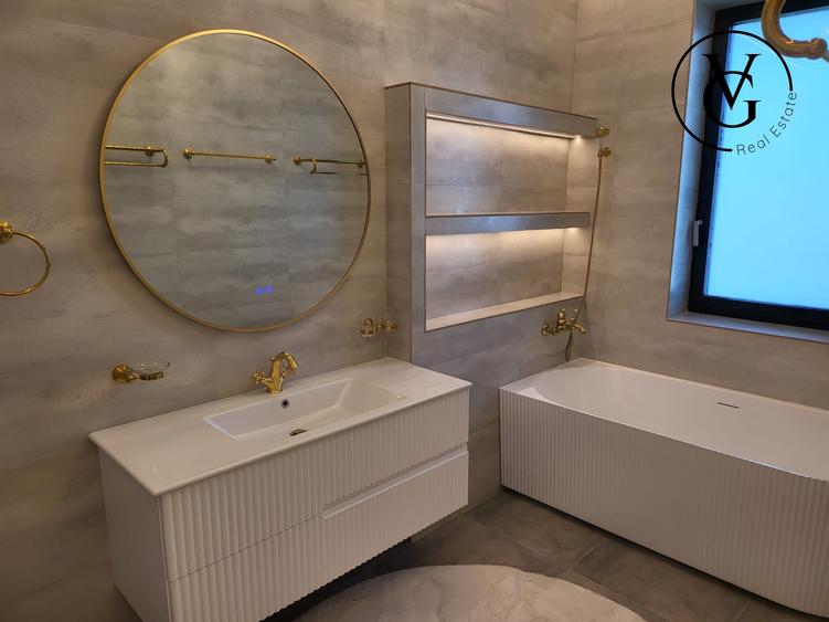 Apartament cu 4 camere decomandat, mobilat în Est
