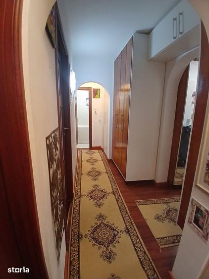 Apartament cu 4 camere decomandat în Berceni