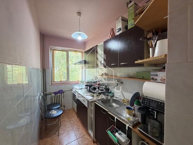 Apartament cu 3 camere semidecomandat în Dacia