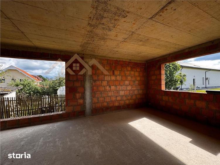 Casă cu 4 camere cu Teren 750 Mp în Groși
