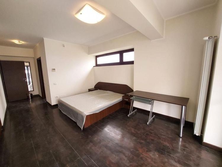 Casă individuală cu 6 camere cu Canalizare în Central