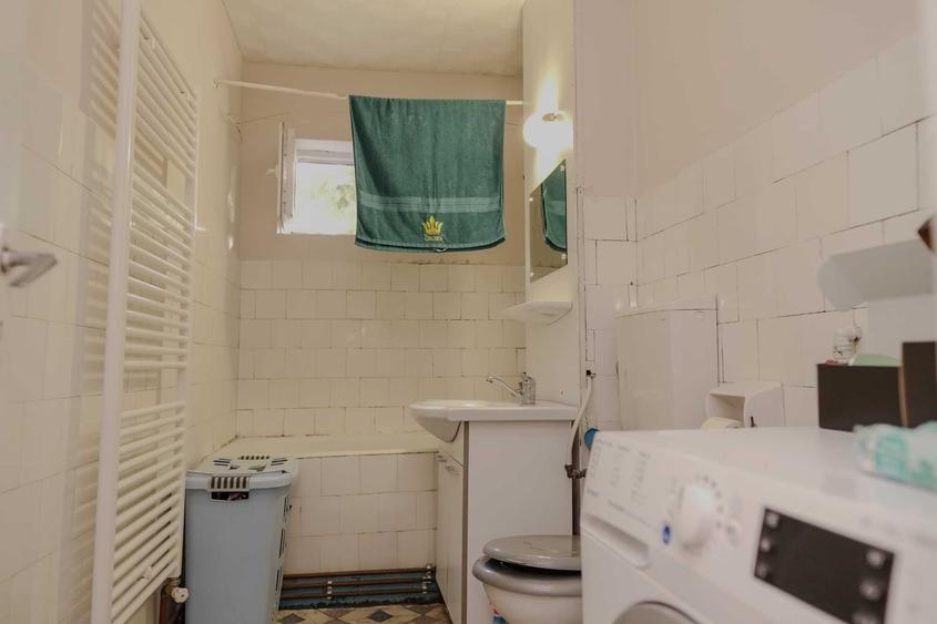 Apartament cu 4 camere semidecomandat în Șega