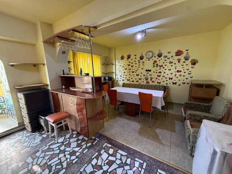 Apartament cu 2 camere decomandat în Trocadero