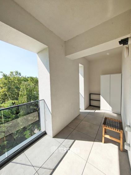 Apartament cu 3 camere decomandat, mobilat în Băneasa