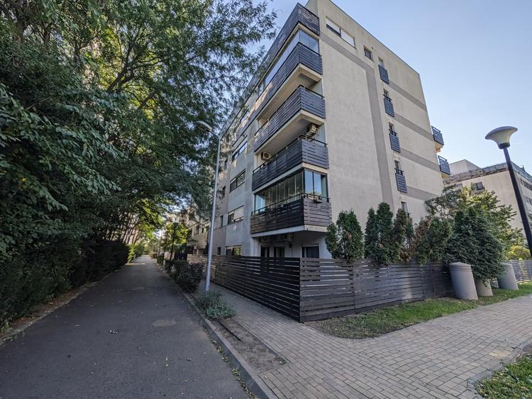 Apartament cu 3 camere, mobilat în Băneasa