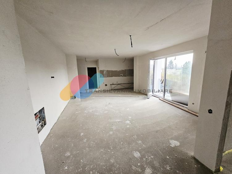 Apartament cu 4 camere semidecomandat în Mărăști