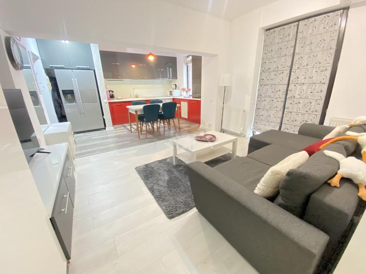 Apartament cu 2 camere semidecomandat, mobilat în Sebastian