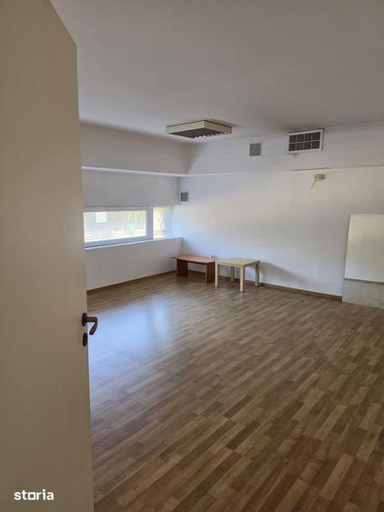 Spațiu comercial, de 350 mp, în Tei