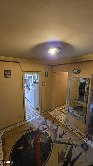 Apartament cu 4 camere decomandat în Calea București
