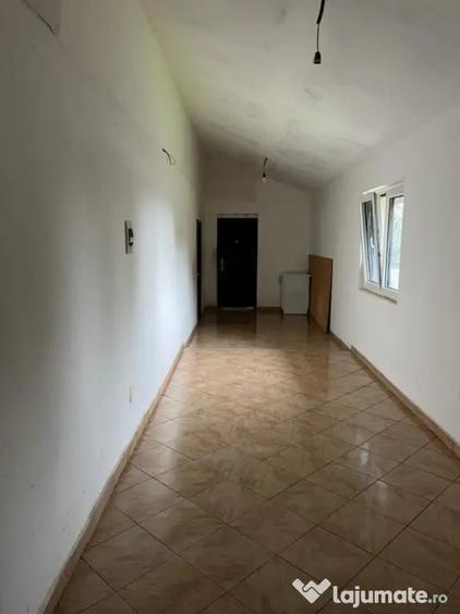 Casă cu 3 camere cu Teren 900 Mp în Central