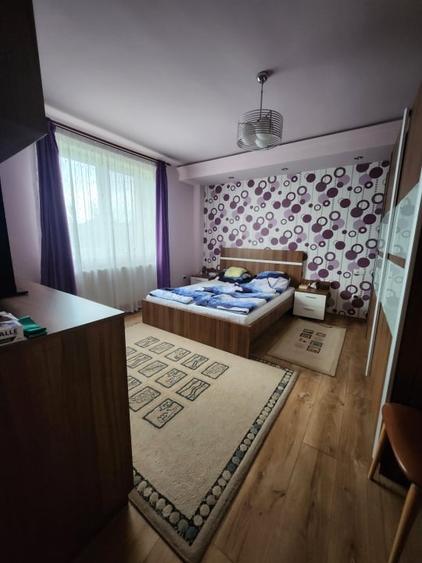 Casă individuală cu 6 camere cu Canalizare în Luna de Sus