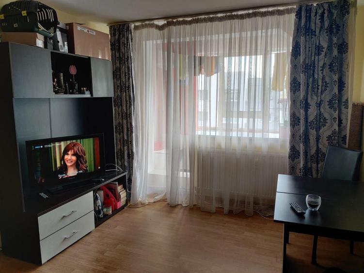 Apartament cu 2 camere decomandat, mobilat în Păcii