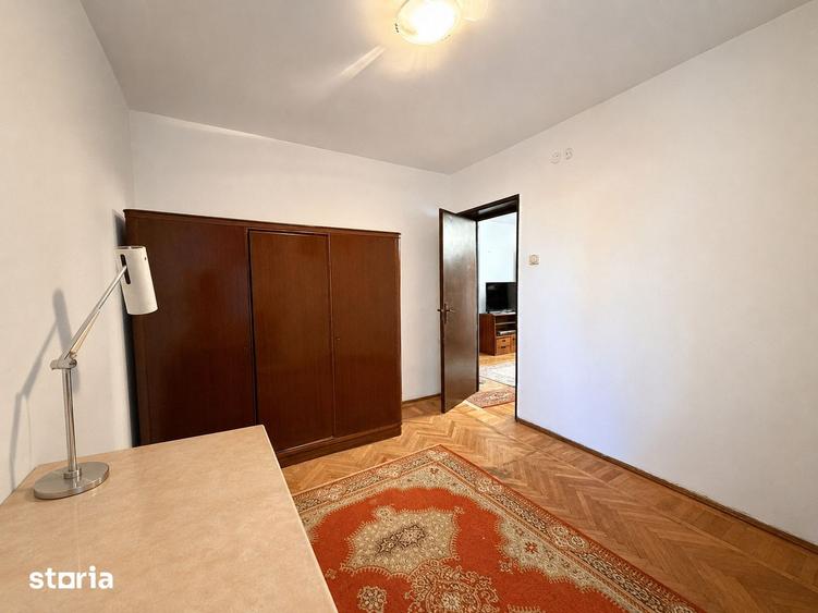 Apartament cu 3 camere decomandat în Titan