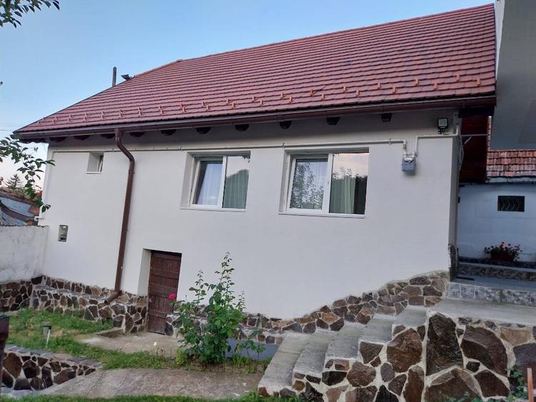 Casă cu 2 camere cu Teren 317 Mp în Schei