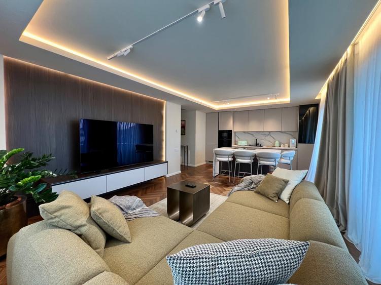 Apartament cu 3 camere semidecomandat, mobilat în Gruia