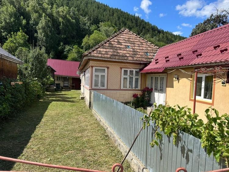 Casă cu 4 camere în Coza
