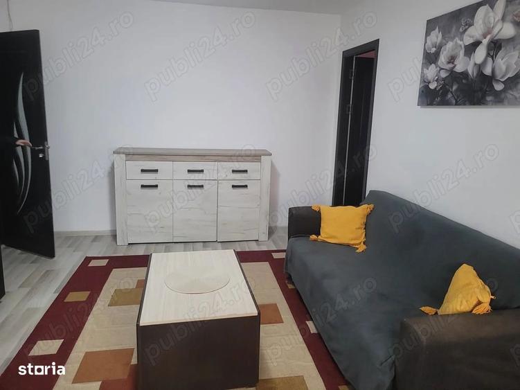 Apartament cu 3 camere semidecomandat în Central