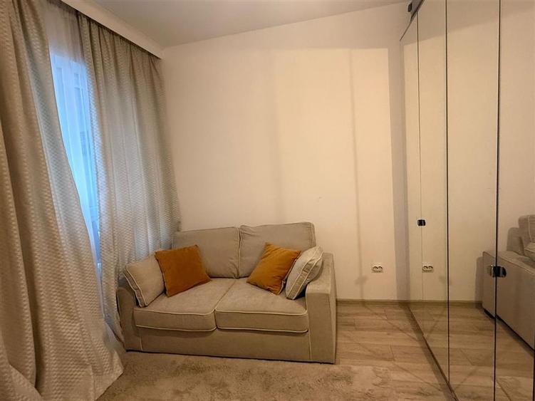Apartament cu 3 camere decomandat, mobilat în Central