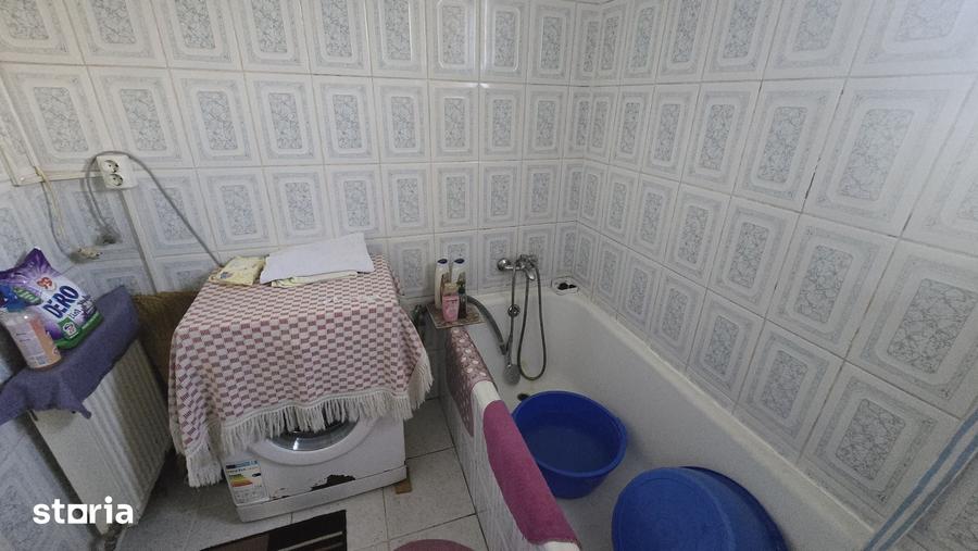 Vand casa caramida si teren 740 mp in Roman - 3